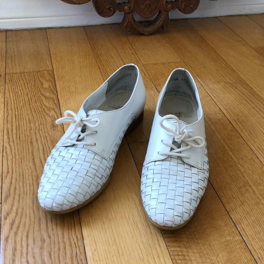 White Trotters Size 7N